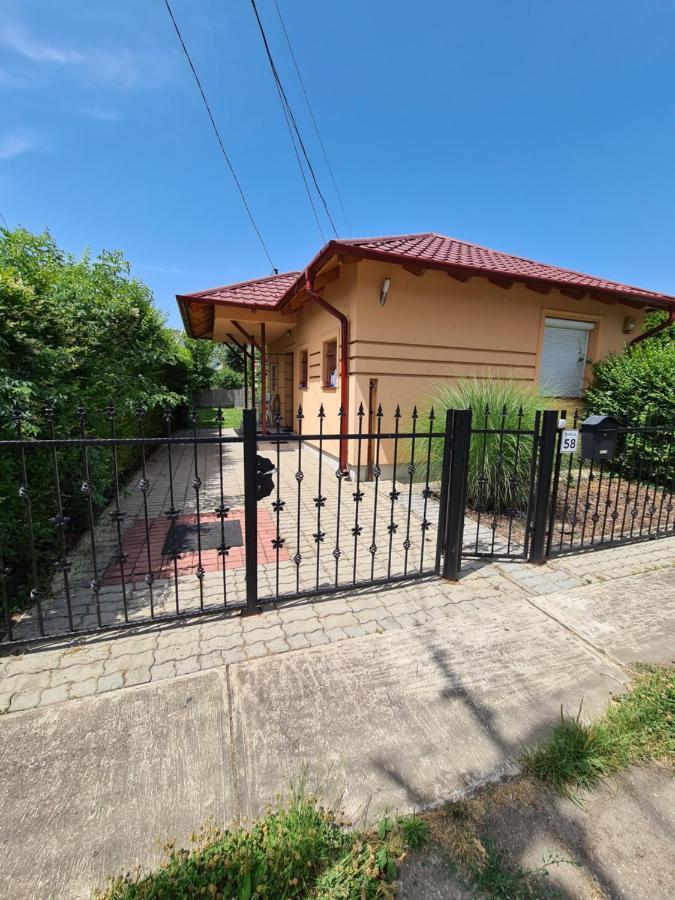Zseki Apartman Hajdúszoboszló Exteriör bild