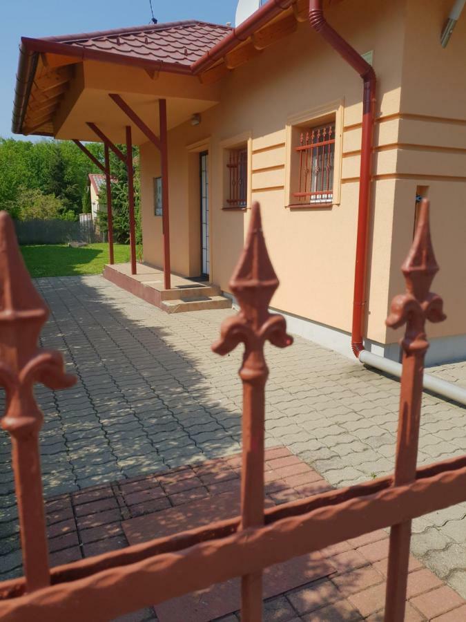 Zseki Apartman Hajdúszoboszló Exteriör bild